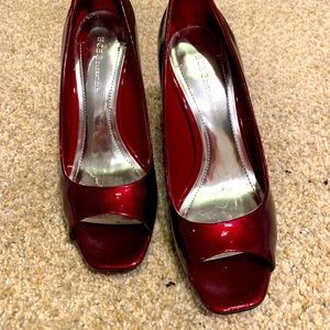 BCBG beautiful red peep toe like new